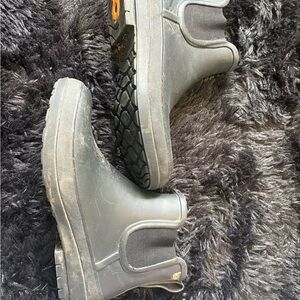 Black Fuzzy-Lined Waterproof Boots